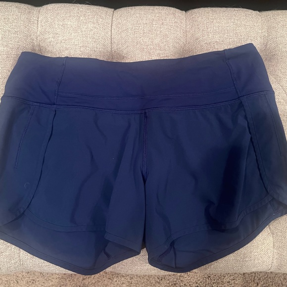 Lululemon speed up shorts-size 6 - Picture 2 of 3